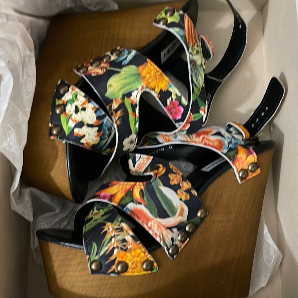 Steve madden platform high sandals